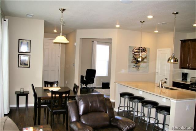 Foto del edificio - 2811 Summer Day Ave