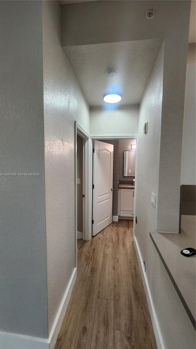 Foto del edificio - 6001 SW 70th St