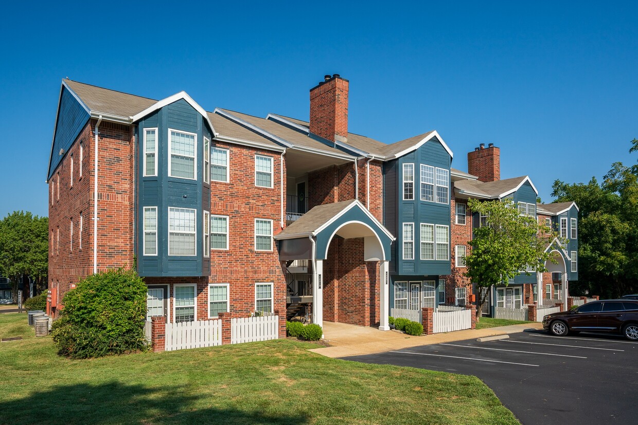 Willowbend Apartments in Town and Country, MO