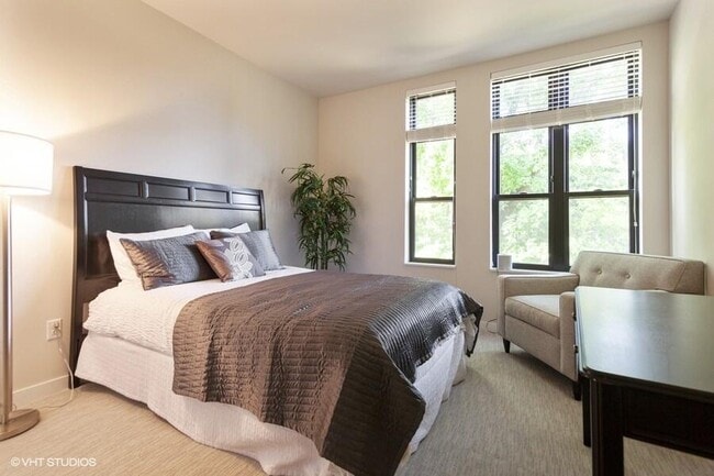 Building Photo - 1465 Underwood Ave