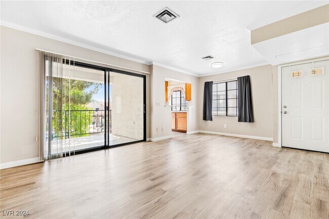 Foto del edificio - 4848 Nara Vista Way