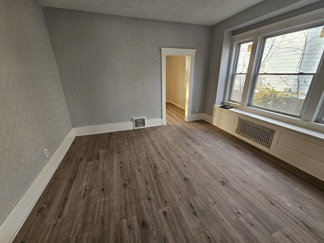 Building Photo - 1850 E 32nd St