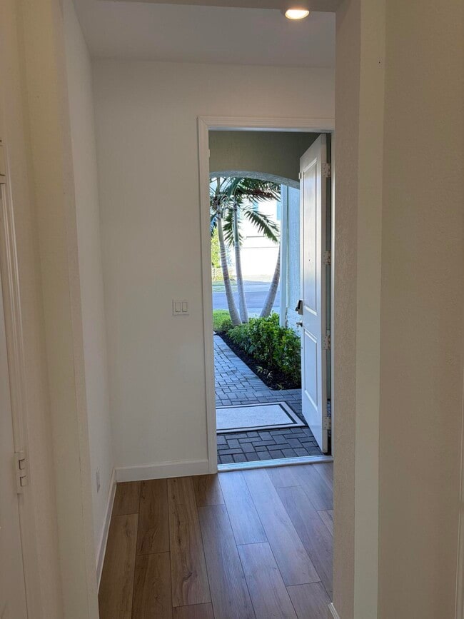 Foto del edificio - 4181 Lagoon Shore Dr