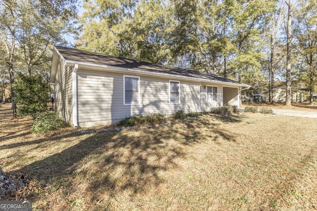 Building Photo - 245 Lake Joy Rd