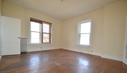 Large bedroom - 1403 W 13th St
