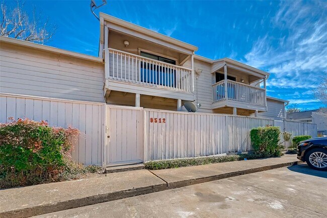 Building Photo - 9512 Pagewood Ln
