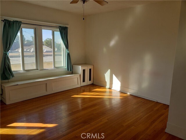 Foto del edificio - 323 W 4th St