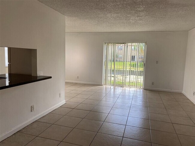 Foto del edificio - 8734 SW 3rd St