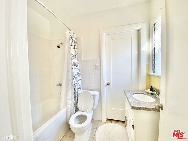 Building Photo - 3 br, 2 bath House - 162 N Citrus Ave