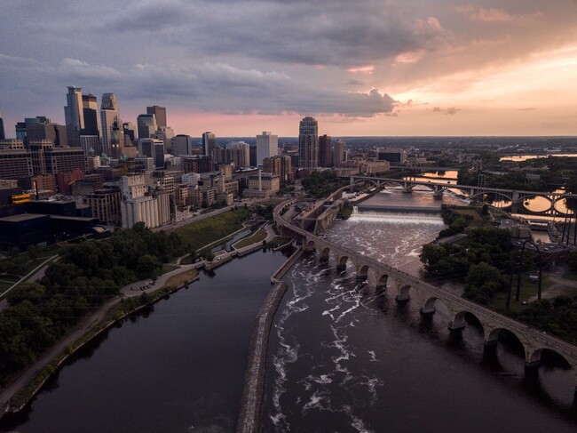 Building Photo - Stone Arch II