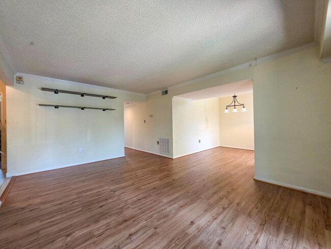 Building Photo - 7758 New Providence Dr