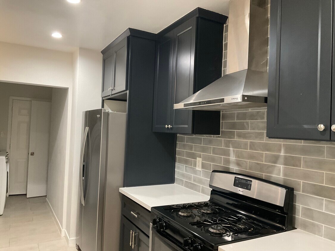 Foto principal - 122 E 64th St