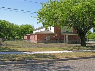 Building Photo - 401 W Avenue E