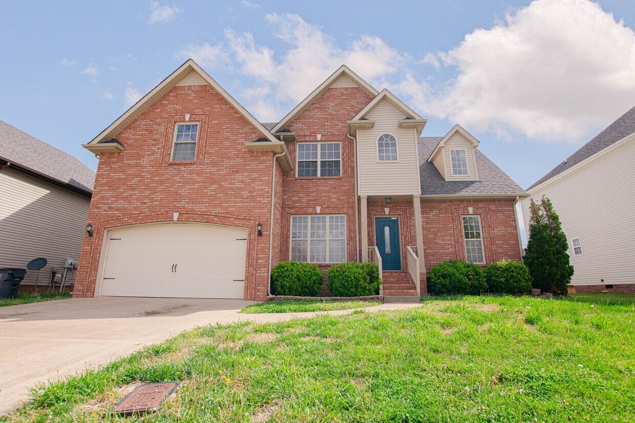 Primary Photo - Pet Friendly Three Bedroom with Bonus!