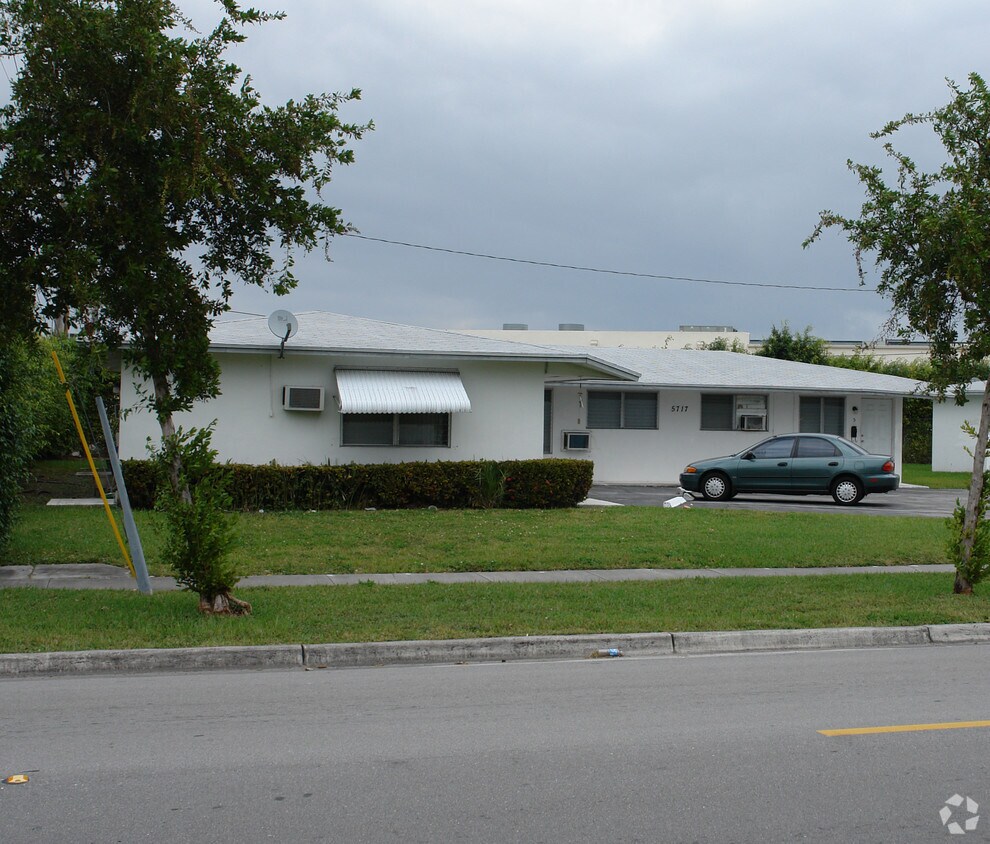 Building Photo - 5717-5721 Park Dr