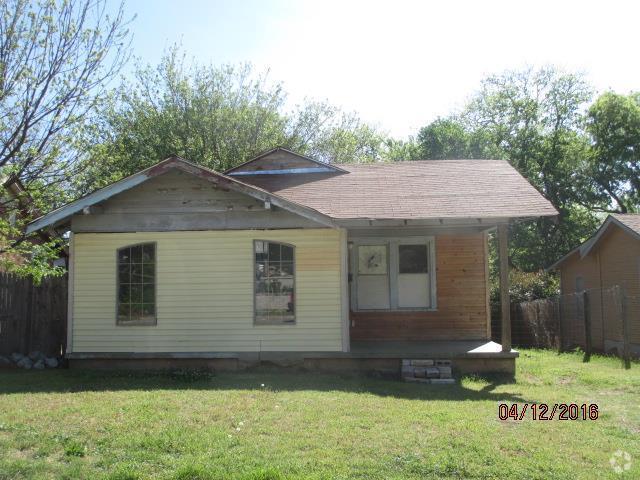 Building Photo - 1138 N Brauer Ave