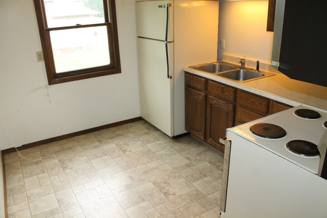 Kitchen - 412 Cottage Ave