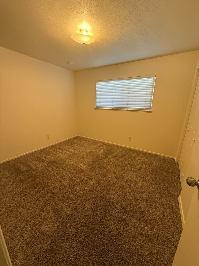 Building Photo - 1026 Springoak Way