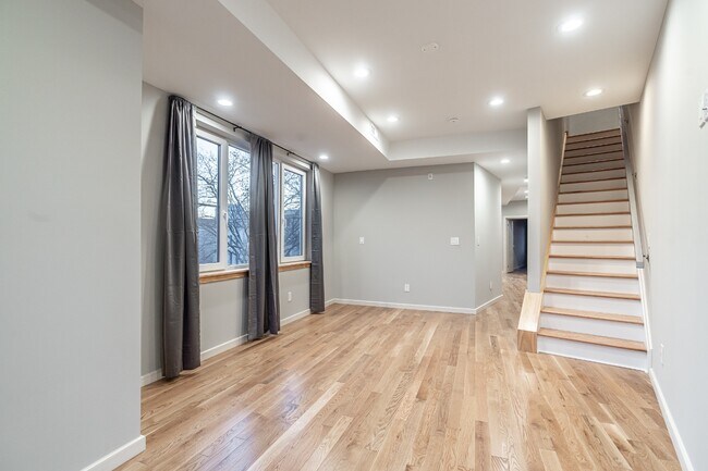 Foto del edificio - 2045 N College Ave