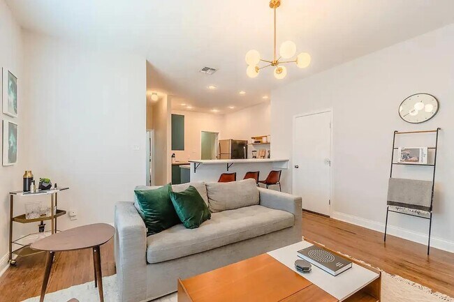 Photo - 1704 S Akard St Apartment