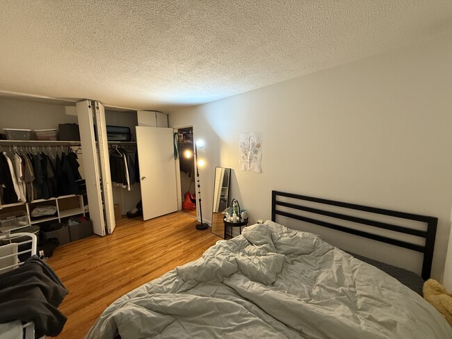 Building Photo - 524 Putnam Ave