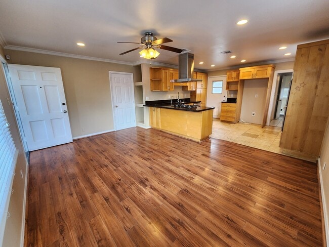 Building Photo - 15944 Valerio St