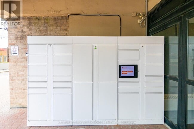 Building Photo - 3390 Weston Rd