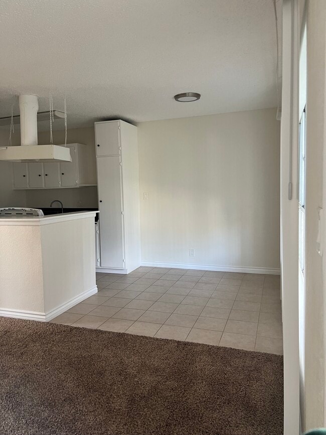 comedor - 2324 E Commonwealth Ave