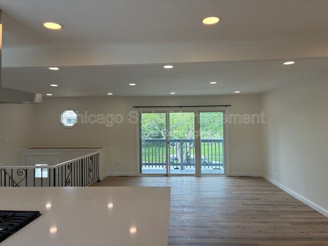 Foto del edificio - 22445 Theisen Ave