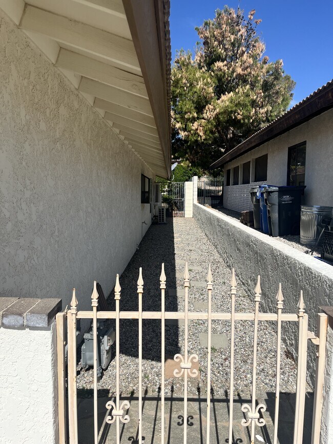 Building Photo - 64747 Pinehurst Cir