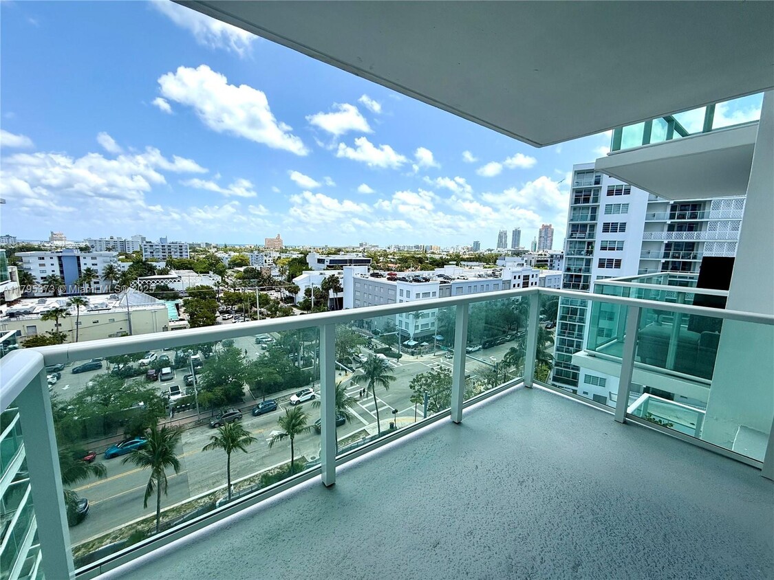 Primary Photo - 1000 West Ave