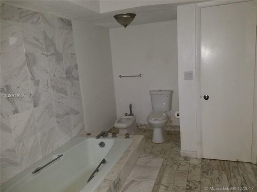 Building Photo - 6423 Collins Ave