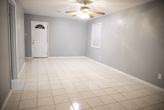 Foto del edificio - 1715 Jarrell Dr