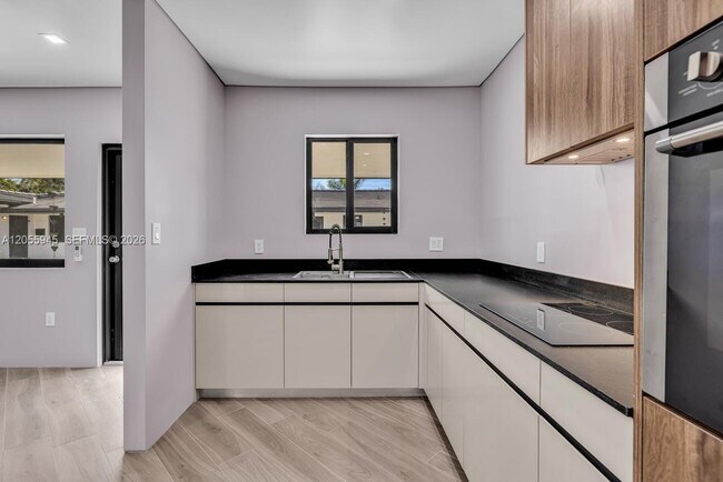 Foto del edificio - 8931 NE 2nd Ave