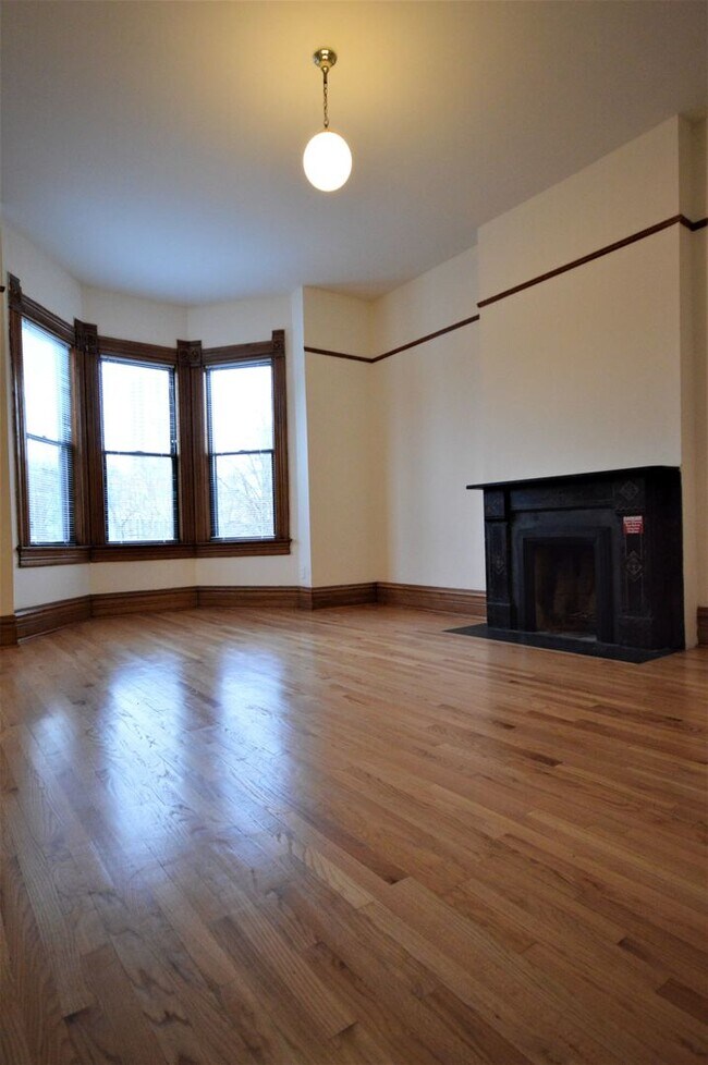Foto del edificio - 2056 N Cleveland Ave