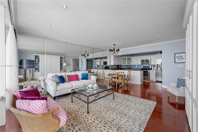 Building Photo - 1408 Brickell Bay Dr