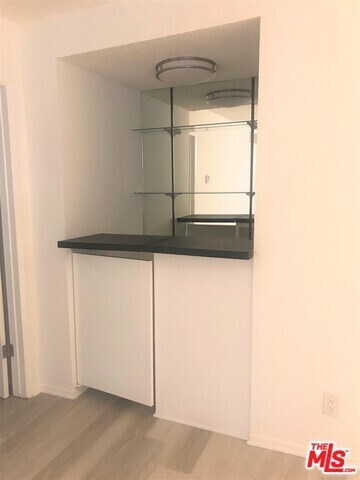 Building Photo - 2035 Dracena Dr