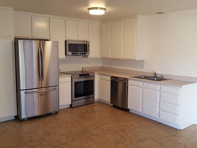 Building Photo - 4 Featherwood, Irvine, CA 92612