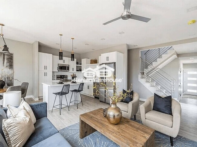 Foto del edificio - 15588 Rocklyn Pl