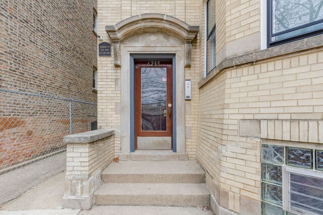 Building Photo - 6235 N Claremont Ave