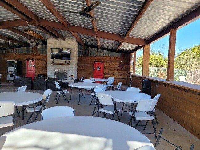 Building Photo - 299 Willow Springs Dr