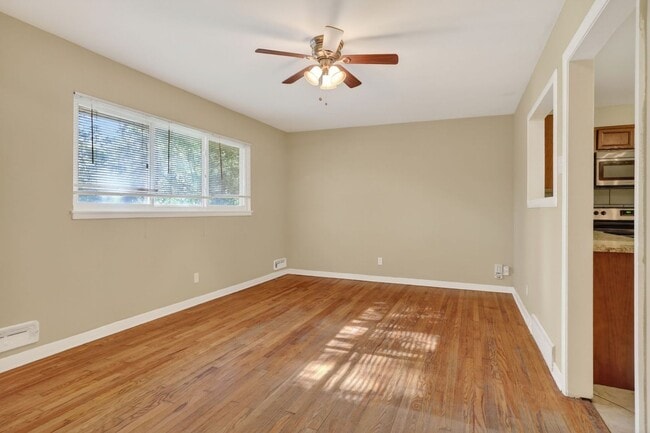 Building Photo - Unbeatable Prairie Village Location - 3BR/1BA Home, Fully Fenced Yard, Laundry Hook Ups, Attached...