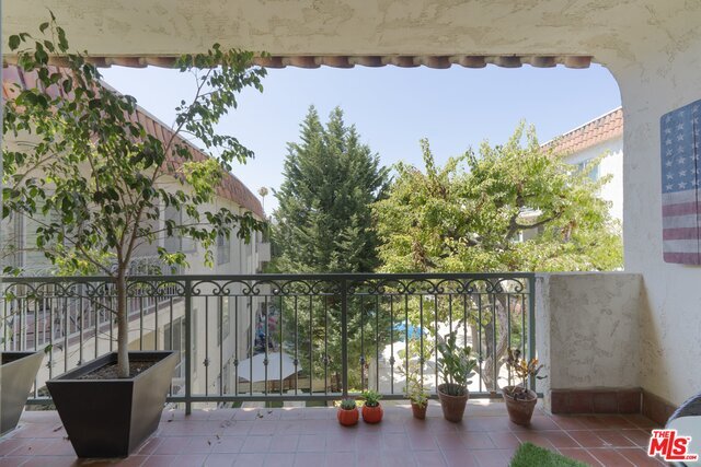 Foto del edificio - 836 S Bundy Dr