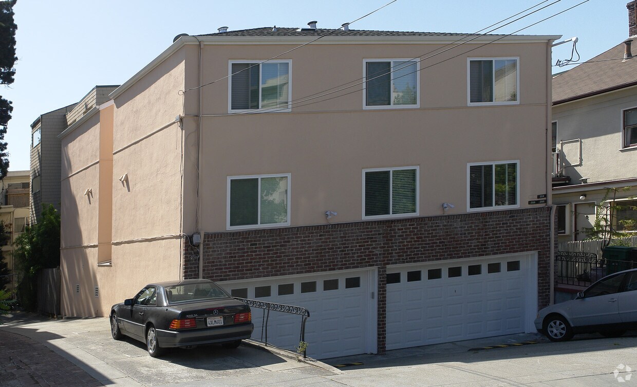 Primary Photo - 354-360 Adams St