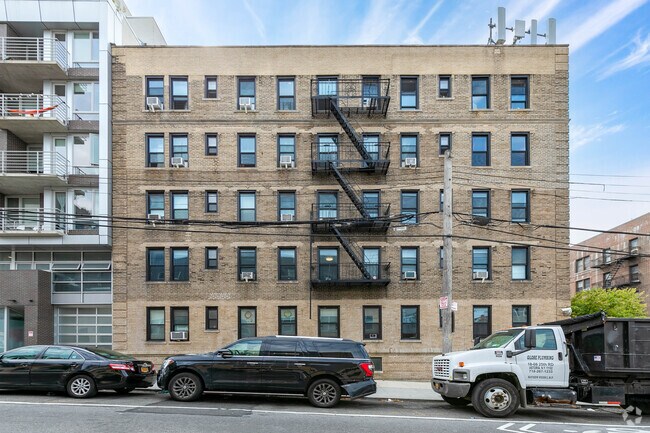 Building Photo - 38-05 Crescent Street