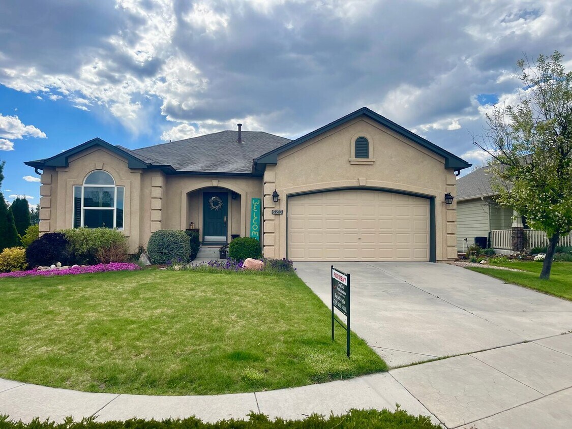 Primary Photo - 5 Bedroom Rancher with Pikes Peak Views