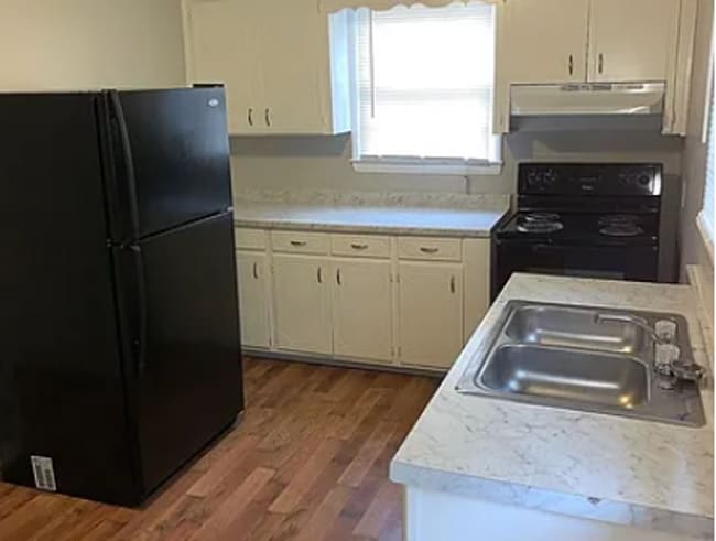 Building Photo - Charming 3BR Home with Covered Front Porch