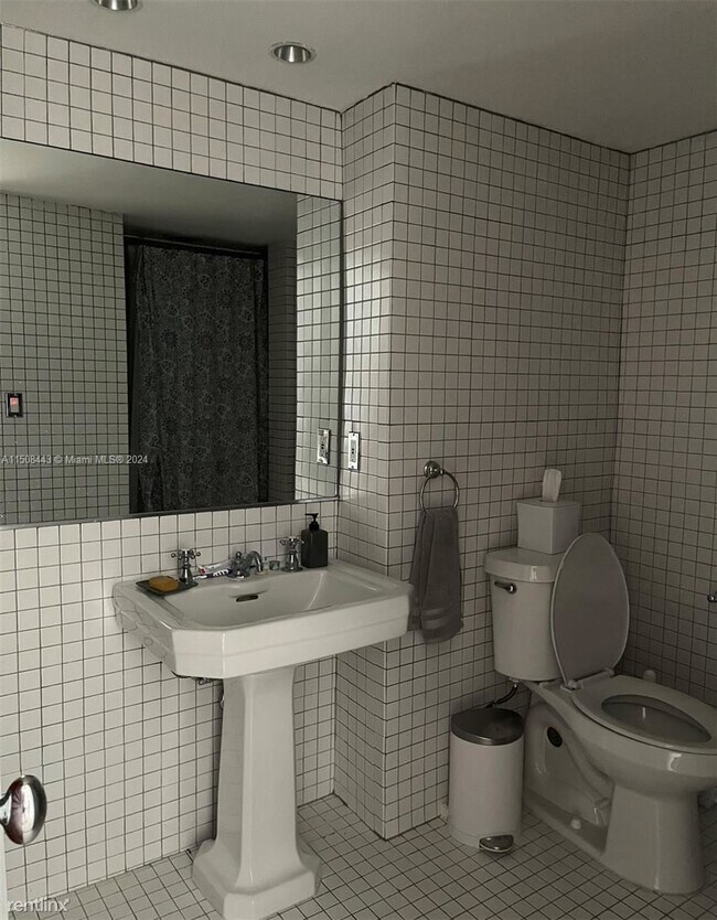 Foto del edificio - 1 br, 1 bath Condo - 800 West Ave Apt 523