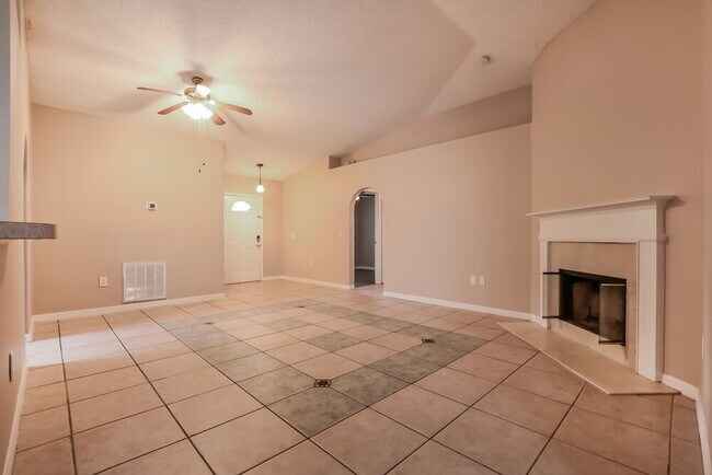 Foto del edificio - 4205 Iveyglen Ave