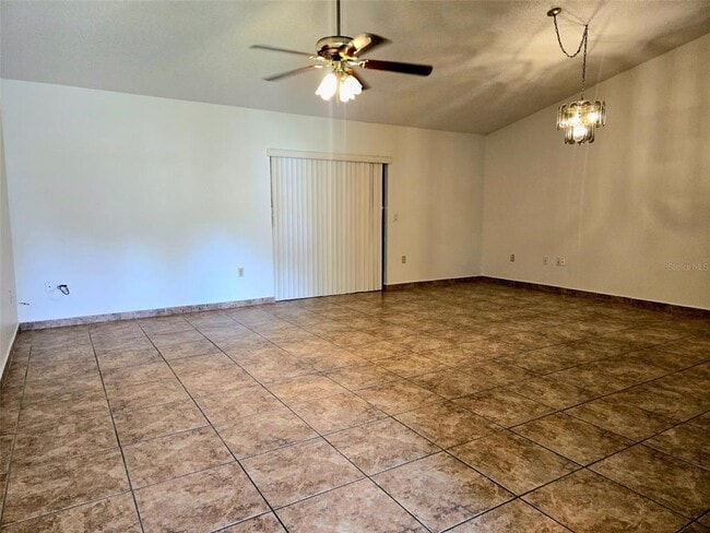 Foto del edificio - 611 Cotulla Dr